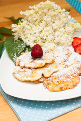 Holunderblüten-Pfannkuchen