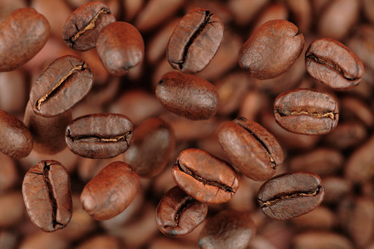 Falling coffee beans, full frame © shulevich