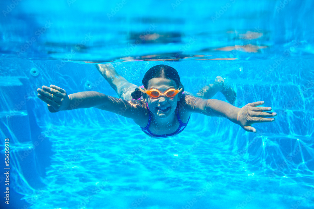 Wall mural two underwater girls