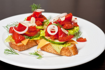 Toast with vegetables