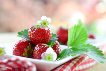 Frisch geerntete Erdbeeren