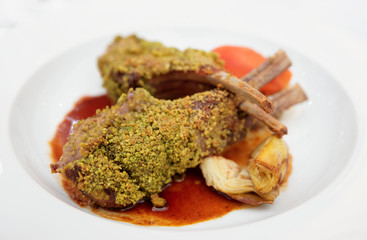 Grilled rack of lamb with mint and pistachio