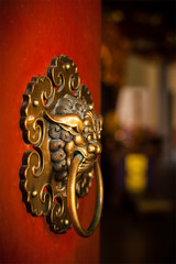 Obraz premium Doorknob of the Buddhist temple