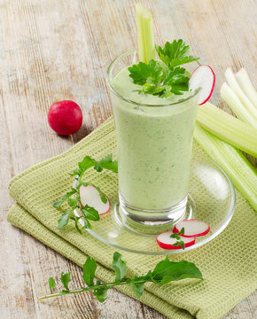 Green vegetable smoothie
