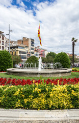 Naklejka premium Fontana in Piazza Catalunya a Girona, Spagna