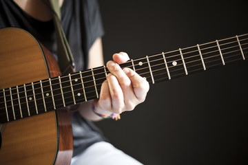 Obraz na płótnie Canvas Playing guitar