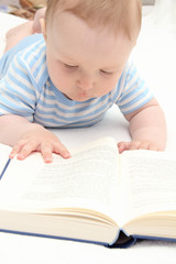 Fototapeta na wymiar baby reading a book