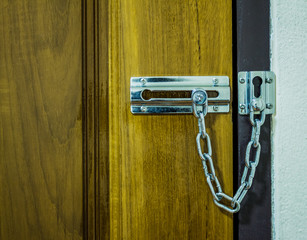 door lock chain