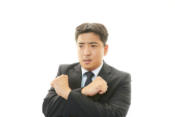 禁止の意思表示をするビジネスマン