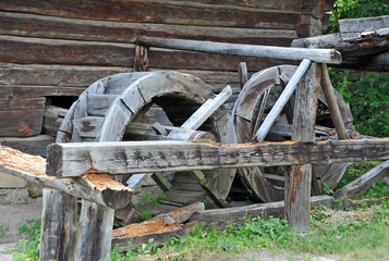 Vintage wooden water mill wheel, Pirogovo, Kiev, Ukraine © Unkas Photo