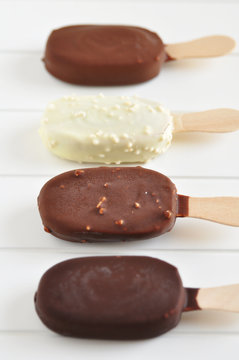 Schoko Eis am Stiel