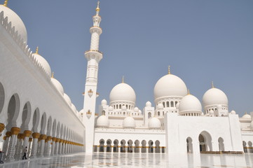 Fototapeta na wymiar Sheik Zahed Wielki Meczet w Abu Dhabi