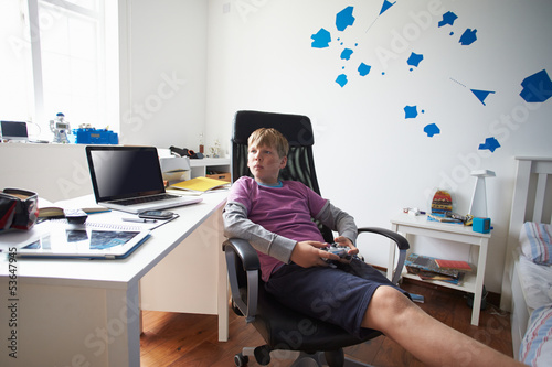 Happy tears vs sad tears, which eye picture