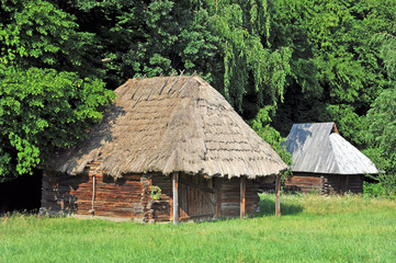 Naklejka na ściany i meble Ancient traditional ukrainian rural barn with a straw roof