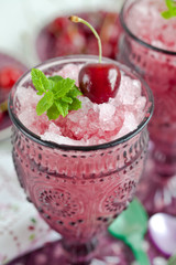 Sorbet mit Kirschgeschmack