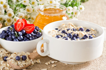 Oatmeal with strawberries and blueberries