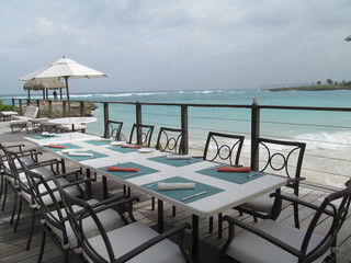 Fototapeta premium restaurant a la orilla del mar