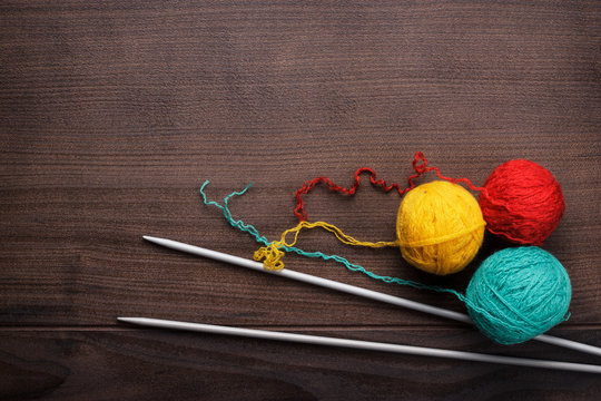 knitting needles and ball of threads
