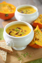 Cremesuppe aus Hokkaidokürbissen