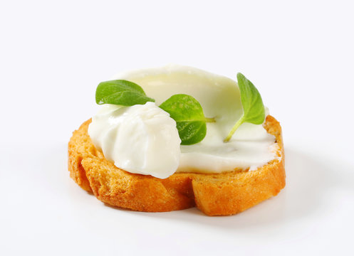 Mini toast with cream cheese