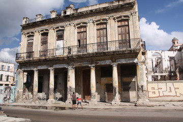 Fototapeta na wymiar Cuba - La havane, Avenue de l'indépendance