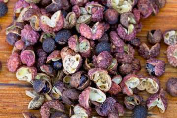 dried seeds of hot Sichuan pepper
