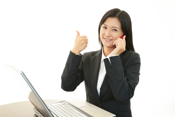 ガッツポーズのOL