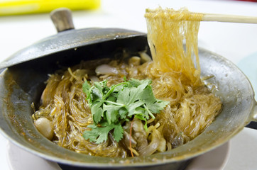 pork and vermicelli with metal pot chiness style