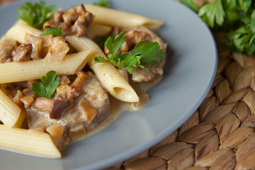 kurki makaron kurka polędwica penne pietruszka śmietana wino  © JoannaTkaczuk