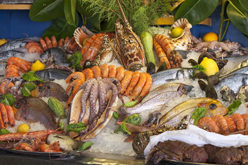 seafood, crustaceans and fish 