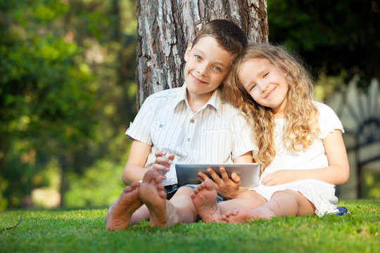 Children with tablet computer