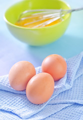 Fototapeta na wymiar surowe jaja