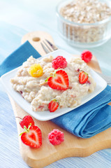 oat flakes with berries