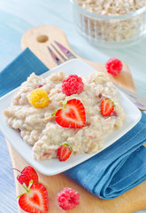 oat flakes with berries