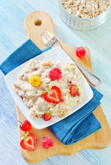 oat flakes with berries