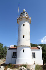 Fototapeta na wymiar White lighthouse