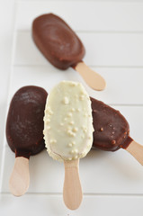 Schoko Eis am Stiel