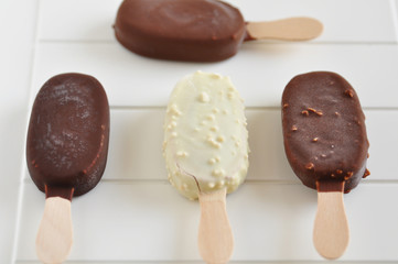 Schoko Eis am Stiel
