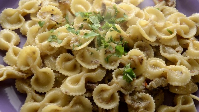 Pasta con le acciughe Pasta with anchovies