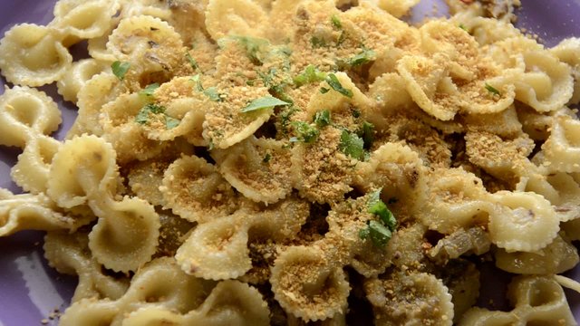 Pasta con le acciughe Pasta with anchovies