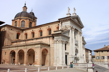 Fototapeta na wymiar Katedra w Urbino, Włochy