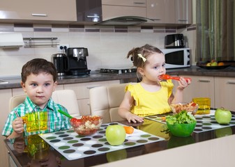 Children who eat food in the kitchen