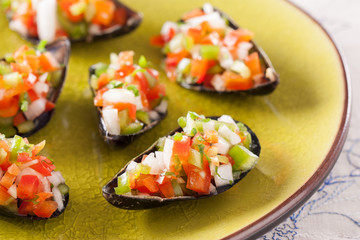Steamed mussels with vegetable mince