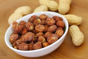 Caramelised peanuts, close up