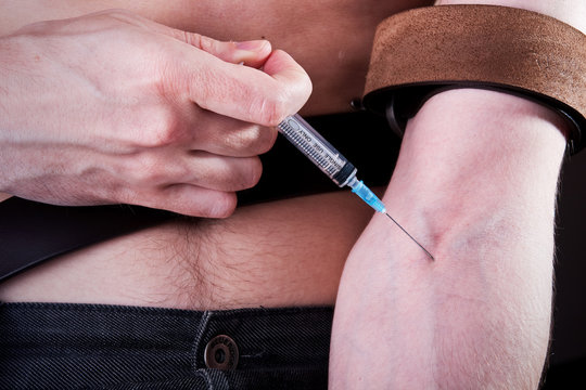 syringe,hand,medicine,vein,narcotist,cocaine