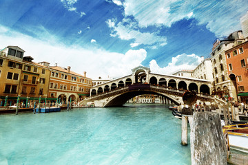 Fototapeta na wymiar Rialto bridge in Venice, Italy