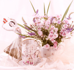 Beautiful spring flowers in a glass vase © Forewer