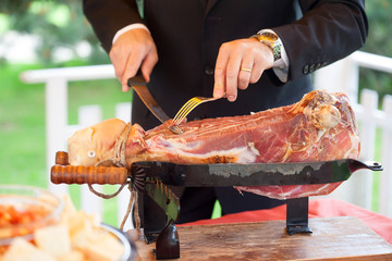 waiter it cuts the ham