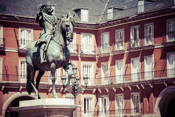 Fototapeta na wymiar pomnik króla Filipa III z 1616, Plaza Mayor, Madryt, Hiszpania
