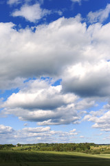 Fototapeta na wymiar Field and clouds.